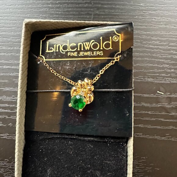 GOLD NECKLACE WITH PINEAPPLE CHARM